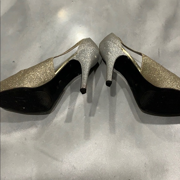 Gold and silver glitter shoes size 8m - Picture 2 of 3